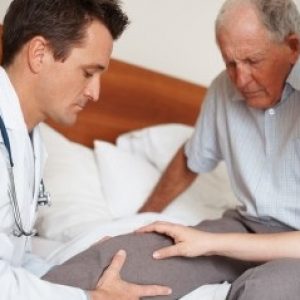 خدمات نگهداری سالمند